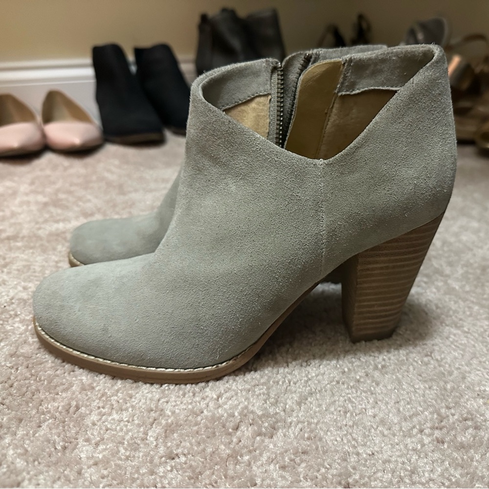 “Splendid” Booties - Light Natural Suede Size 7.5 (Very good condition)